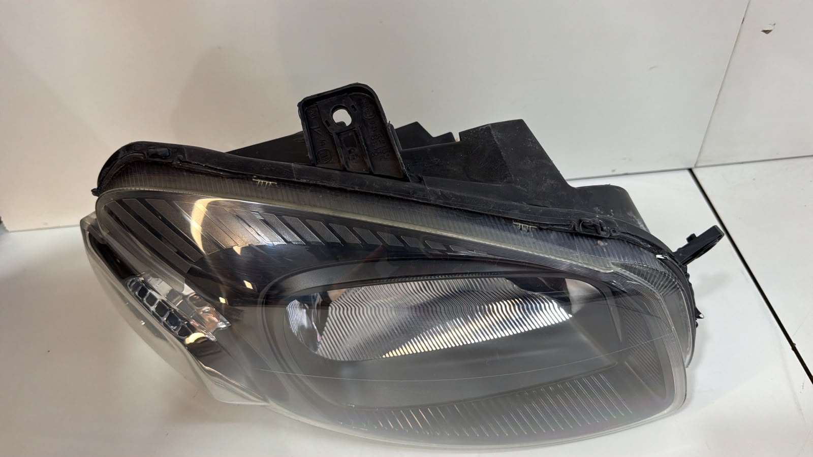 Farol Uno  fiorino Vivace  2011 12 13 2014 Mascara Negra Original direito - foto 3 de 4
