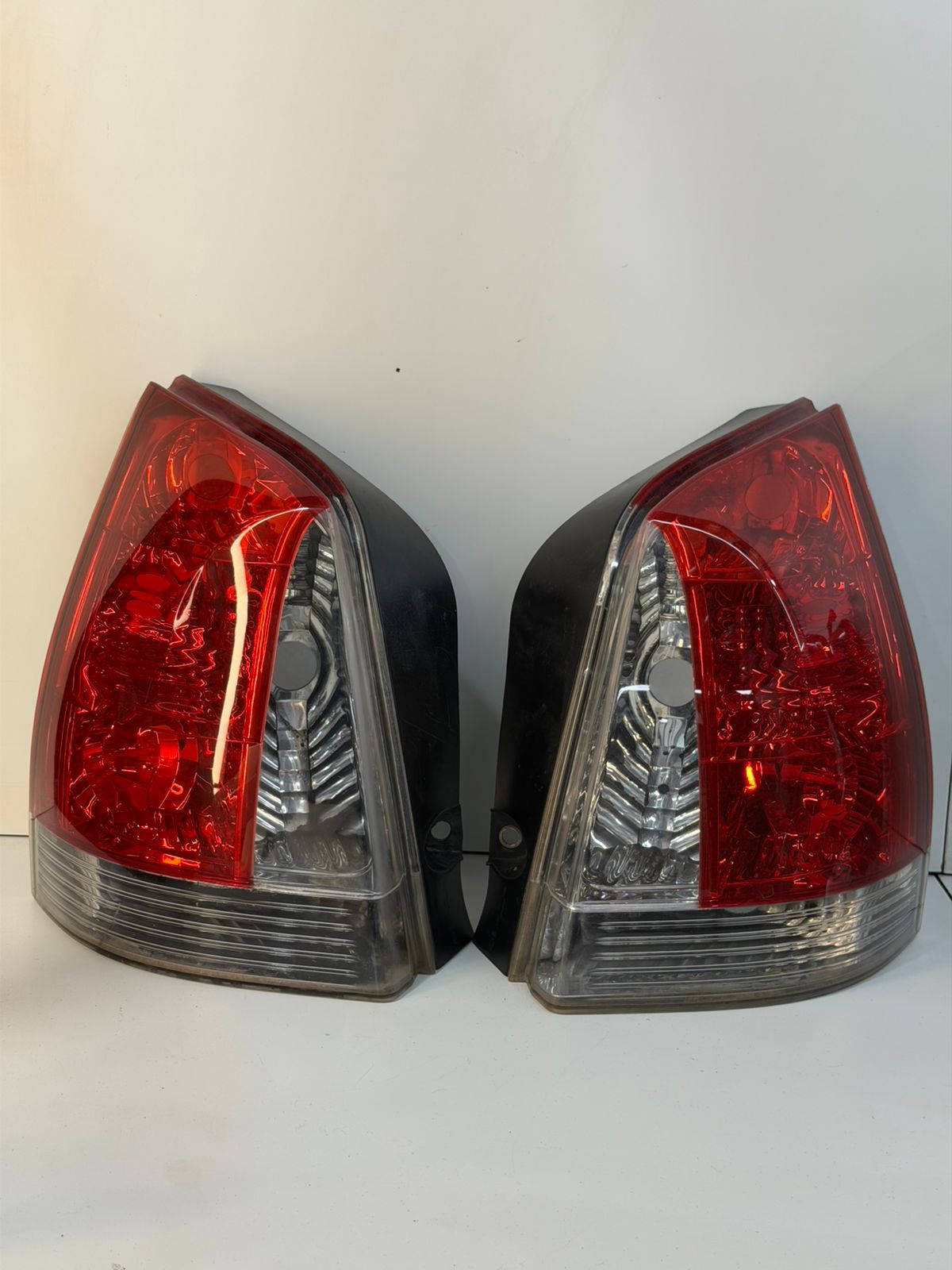 Par Lanterna Traseira Fiat Palio G3 2004 a 2016 Bicolor (Lado Esquerdo e Direito) - foto 2 de 5