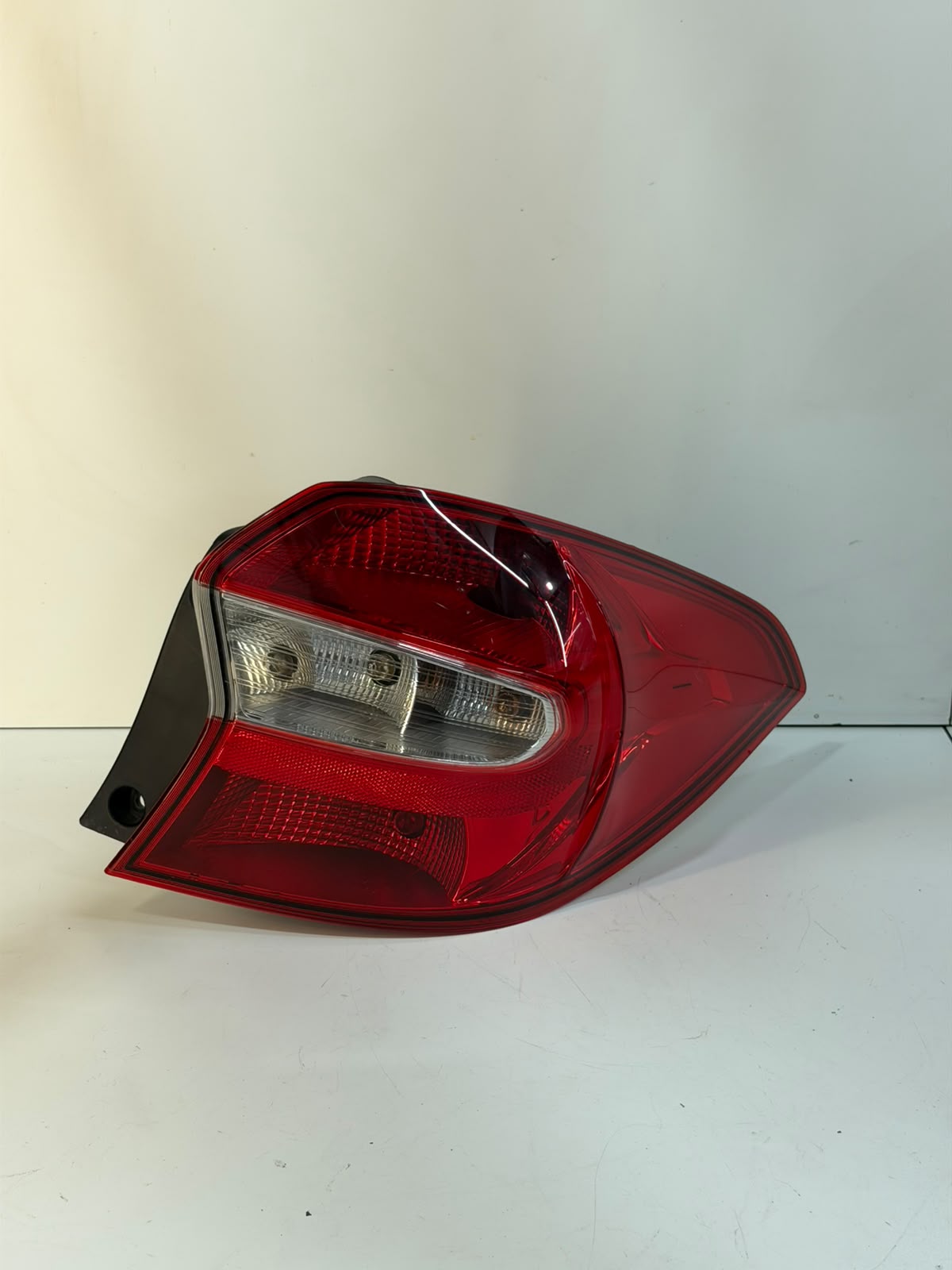 Lanterna Traseira L/d Ka Sedan 2015 A 2018 - foto 4 de 5