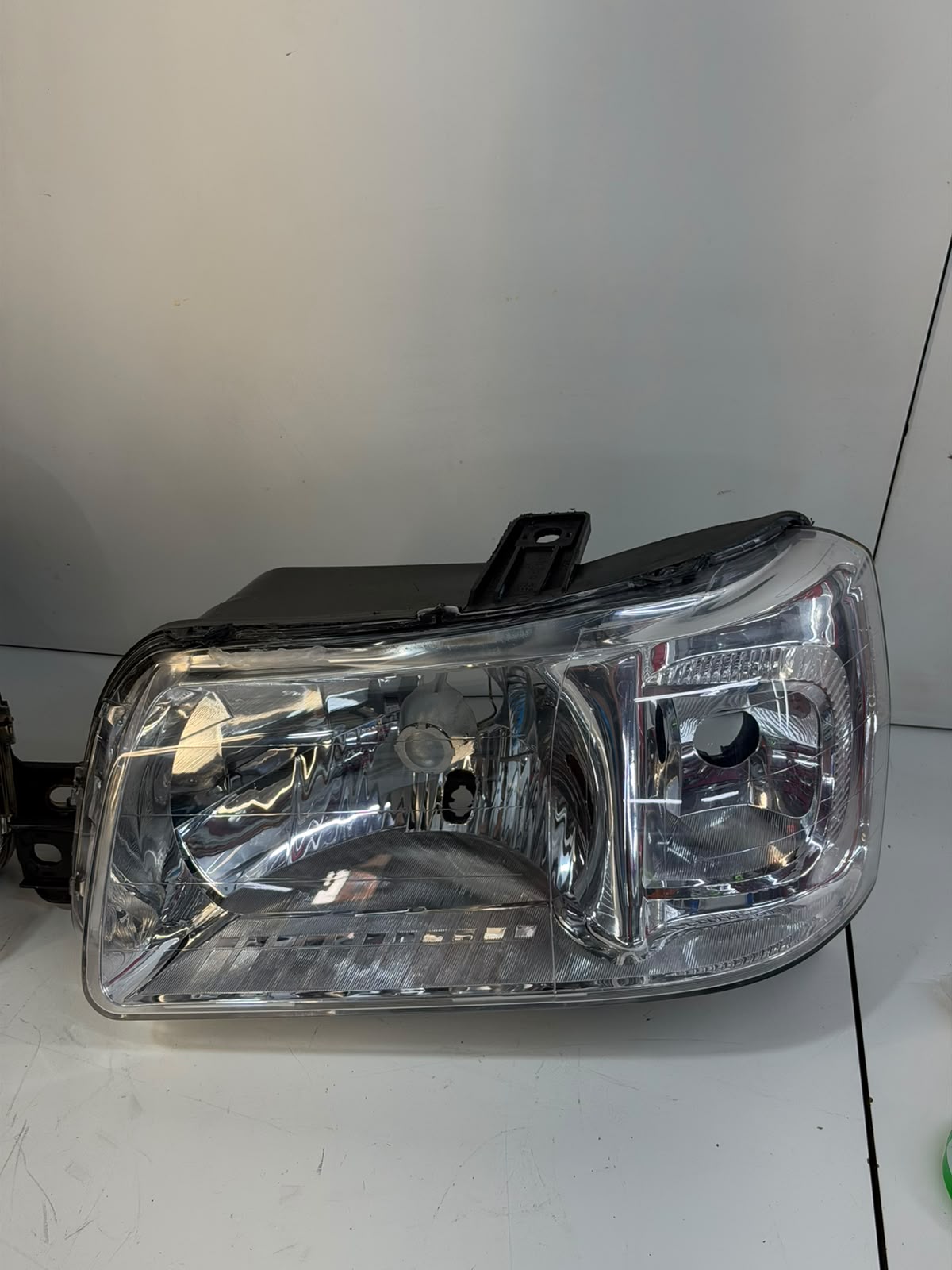 farol Fiat uno Fiorino, 2004 até 2013 original, modelo pit bul, vampirinho - foto 4 de 5