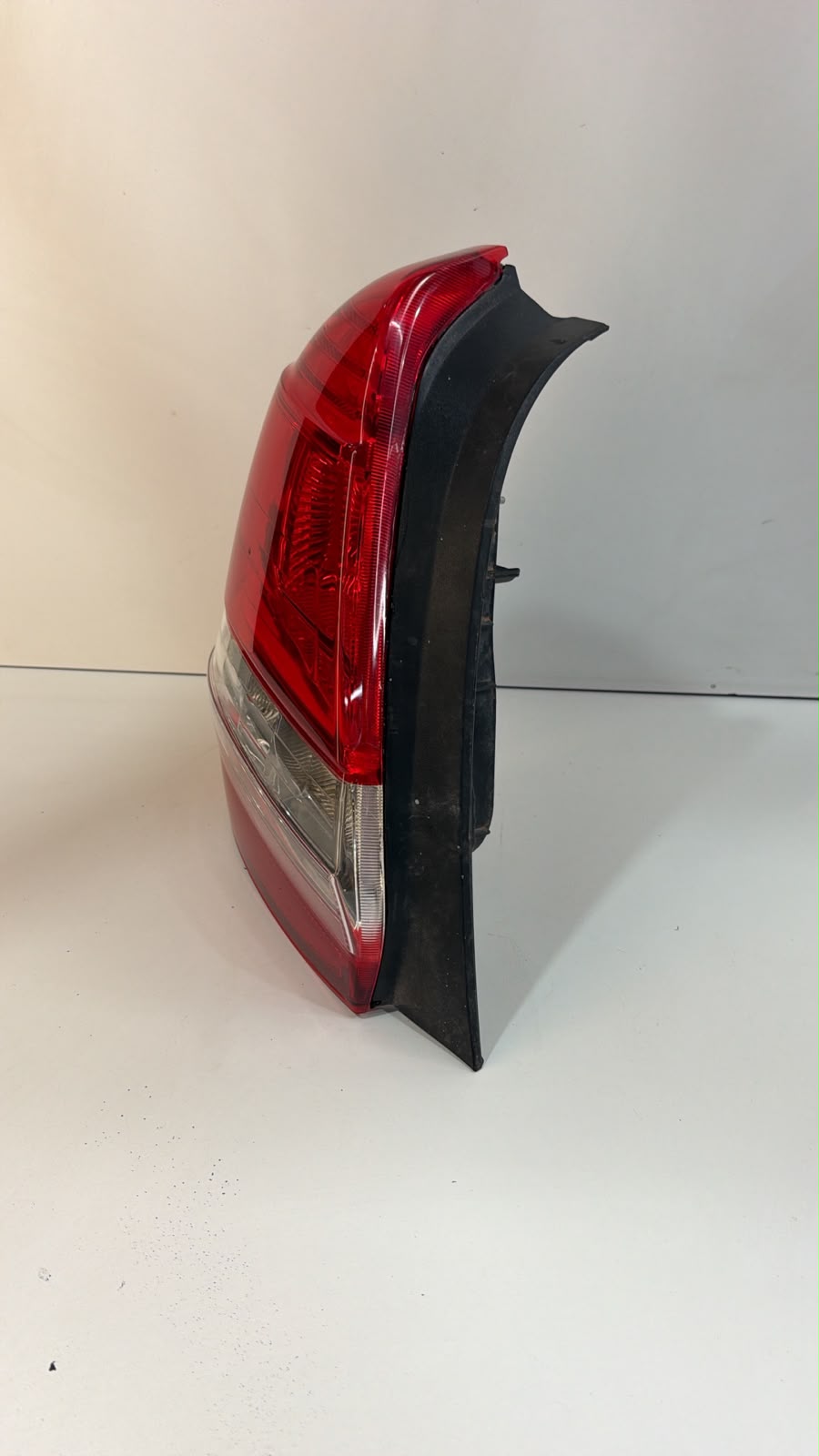 Lanterna freio Toyota Etios Sedan Ano 2013 a 2020 Lado Esquerdo Motorista luz Traseira - foto 4 de 4