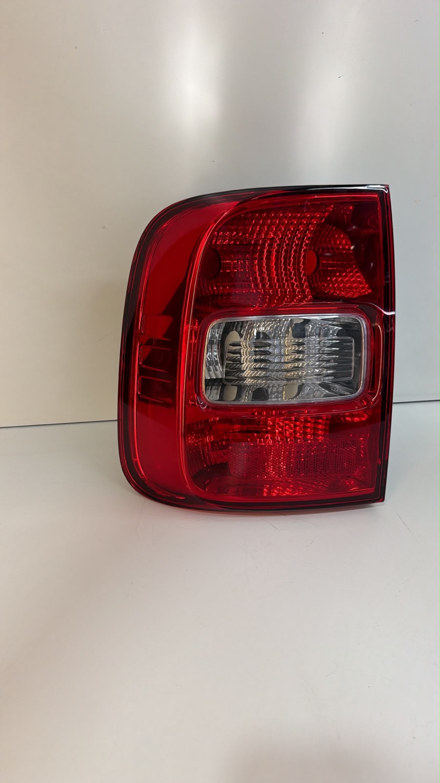 par Lanterna traseira Volkswagen Saveiro G5/G6 2009 a 2016 original - foto 4 de 10