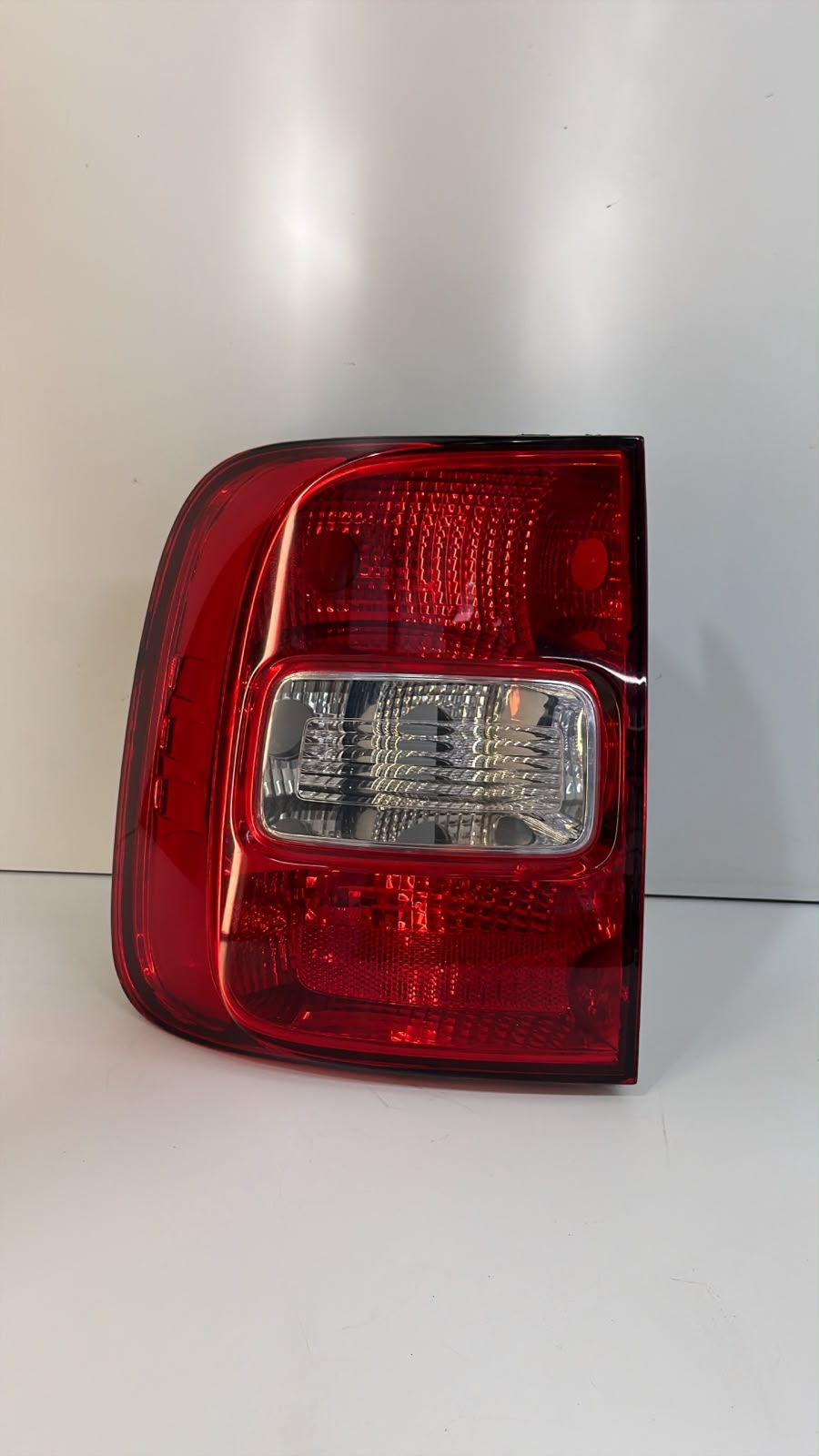 par Lanterna traseira Volkswagen Saveiro G5/G6 2009 a 2016 original - foto 5 de 10