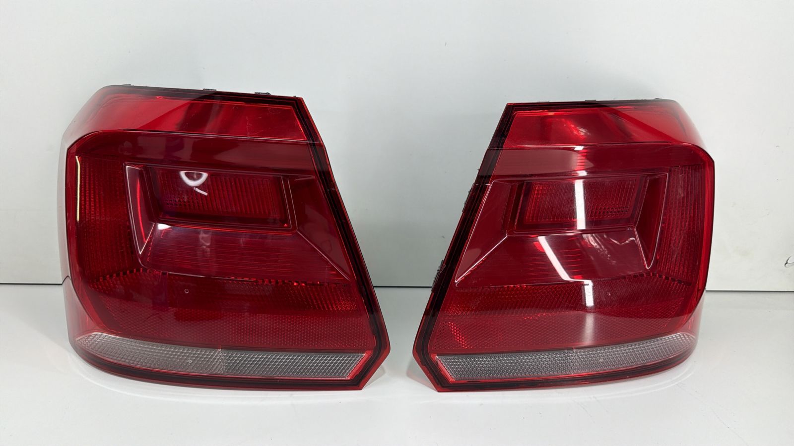 par Lanterna Traseira  Gol G7 G8 Original 5u6945095bb 2017 a 2025 - foto 1 de 4