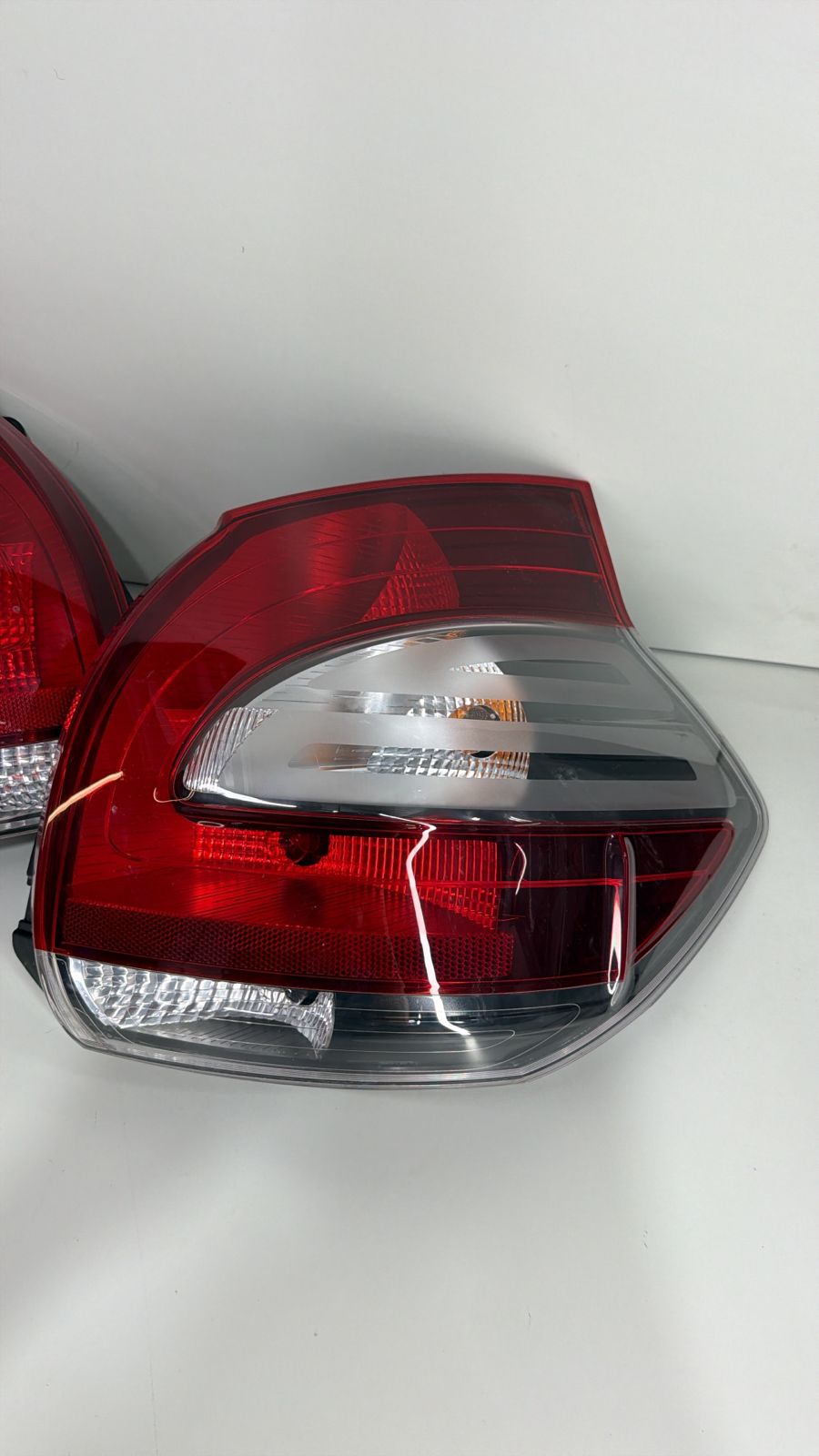 Lanterna direita fiat  Mobi 2017 2018 2019 A 2023 Original 26563 (Usado) - foto 2 de 2