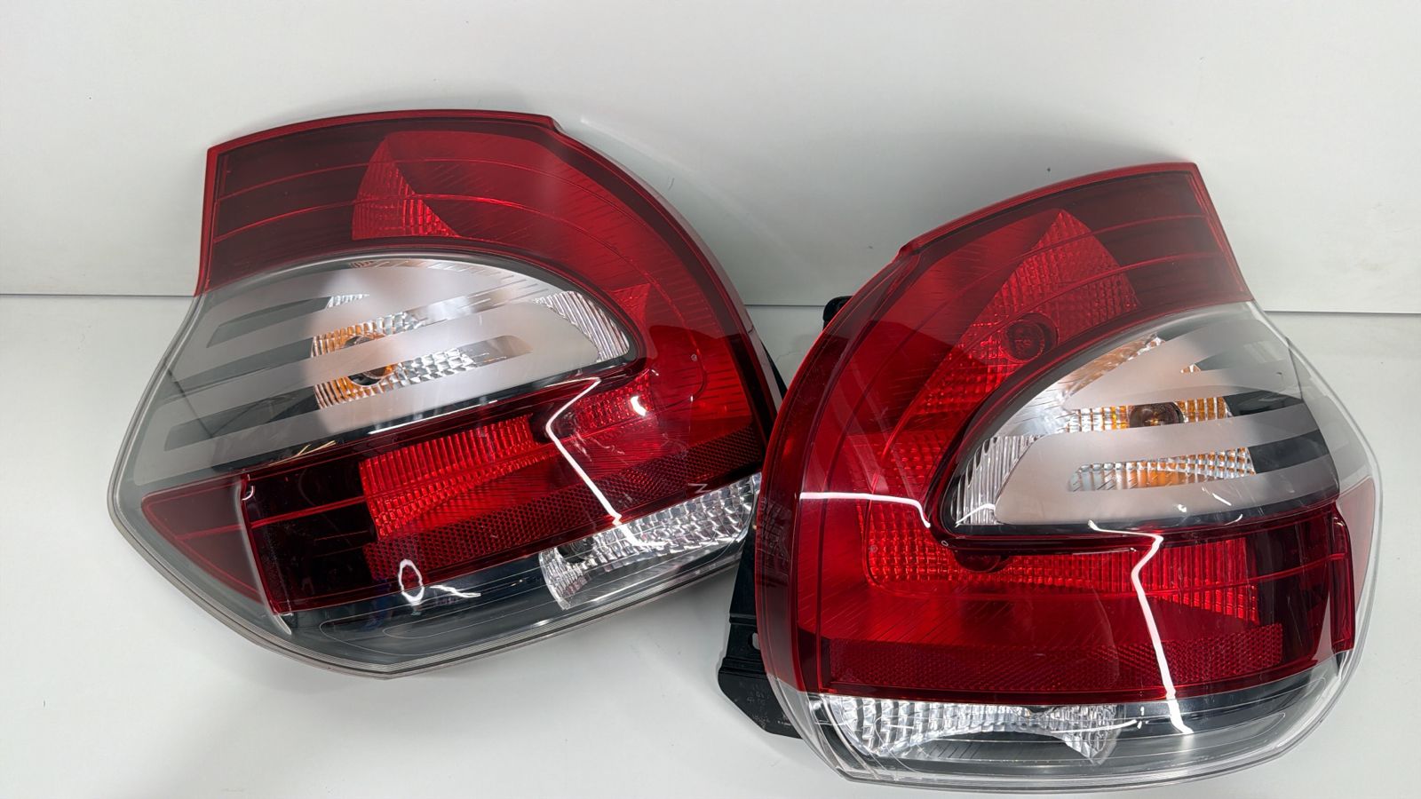 par de Lanterna fiat  Mobi 2017 2018 2019 A 2023 Original  (Usado) - foto 1 de 3