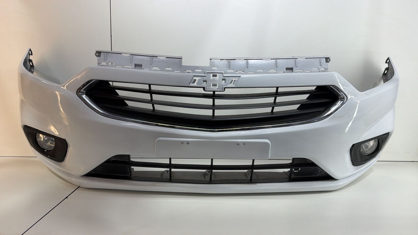 Para-choque Dianteiro Chevrolet Onix Prisma 2017 2018 2019 usado - foto 1 de 5