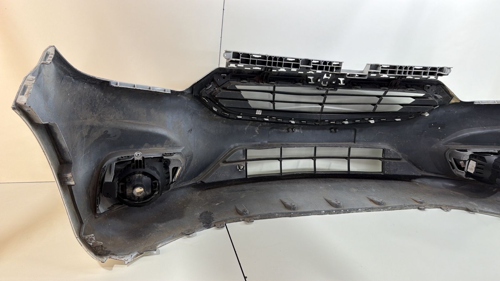 Para-choque Dianteiro Chevrolet Onix Prisma 2017 2018 2019 usado - foto 3 de 5