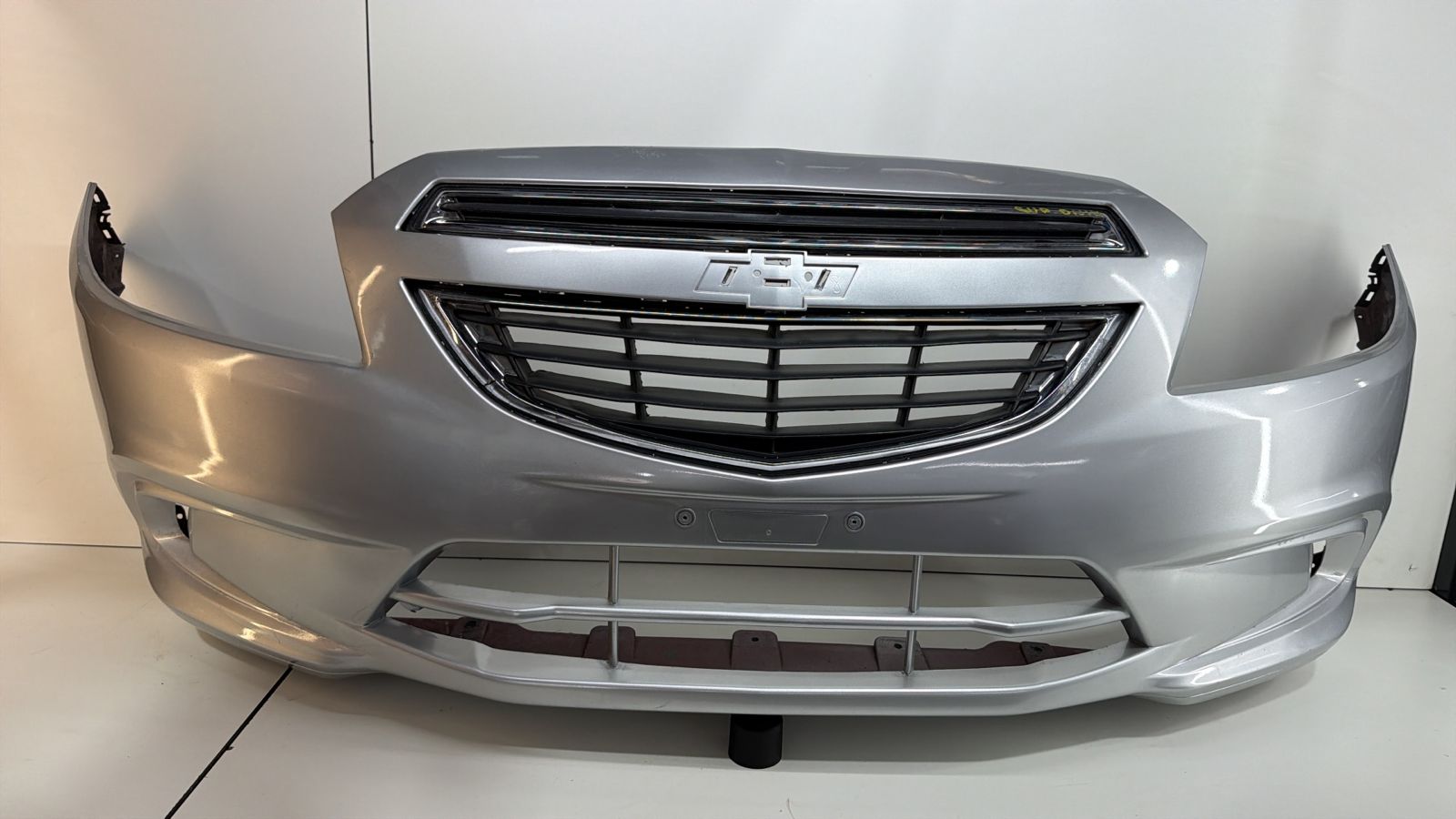 Para-choque Dianteiro Chevrolet Onix 2014 a 2020 - foto 1 de 3