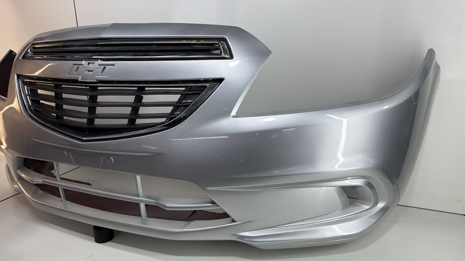 Para-choque Dianteiro Chevrolet Onix 2014 a 2020 - foto 2 de 3